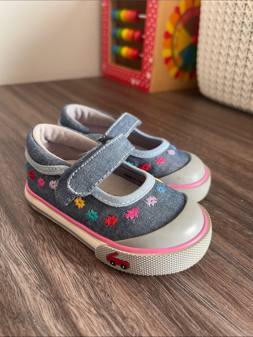 See Kai Run Denim Mary Jane Sneakers with Multicolor Floral Embroidery size 4